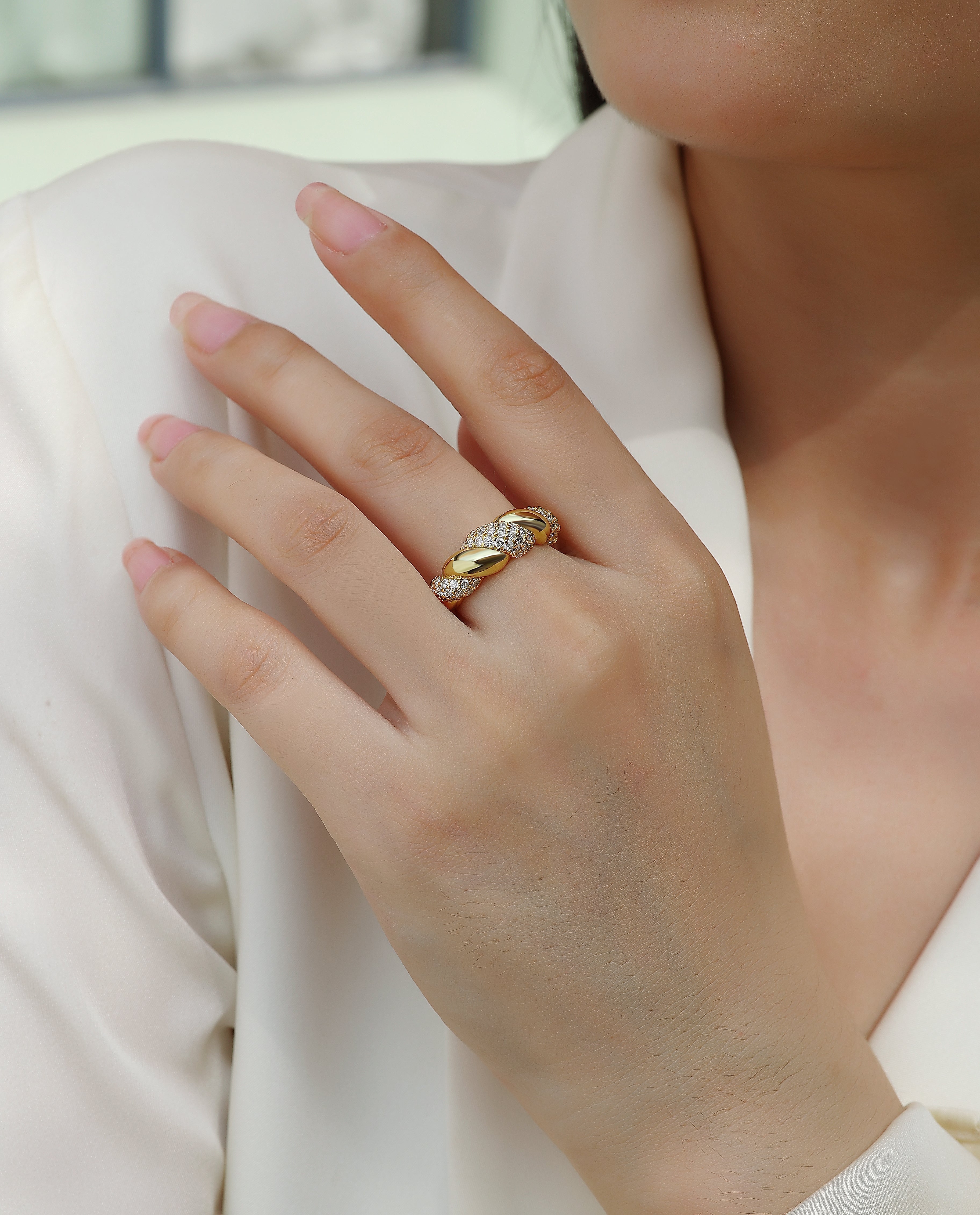 925 Sterling Silver Gold - Plated Ring Inlaid with Moissanite in Flower Vine Design for Women